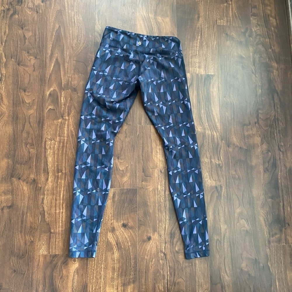 Lululemon Wunder Under Pant Full-On Luon
Stained Glass Love Nightfall Size 6 - Picture 4 of 5